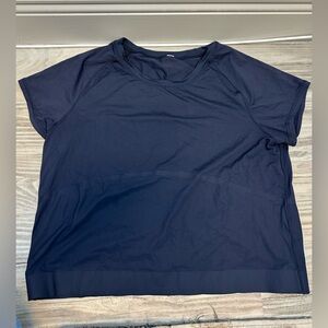 Lululemon Womens Navy Performance Crew Neck Shirt, size 6
